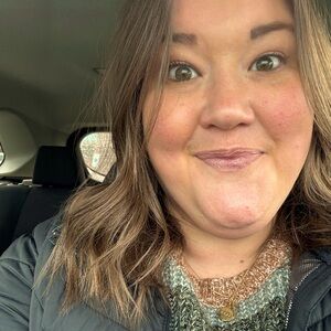 Meet your Posher, Carla